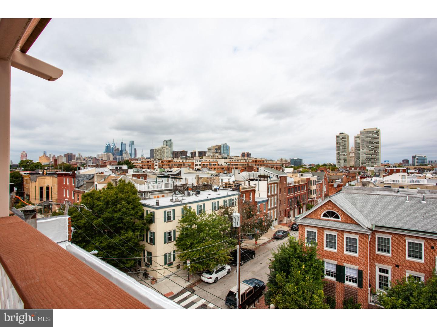 QUEEN VILLAGE - Residential