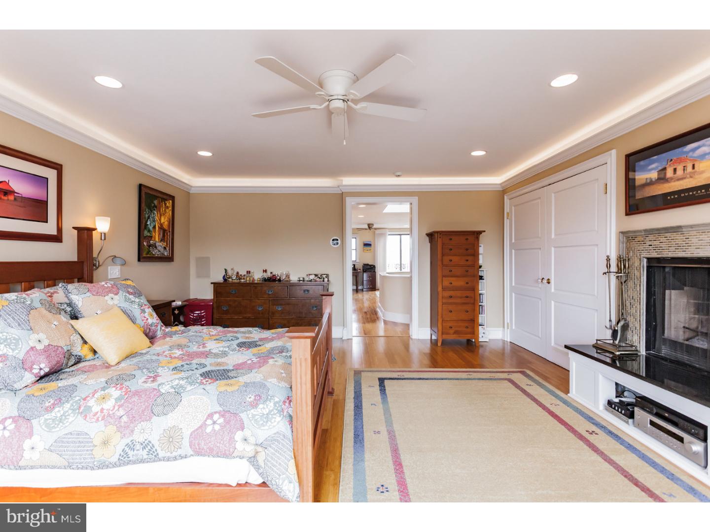 QUEEN VILLAGE - Residential