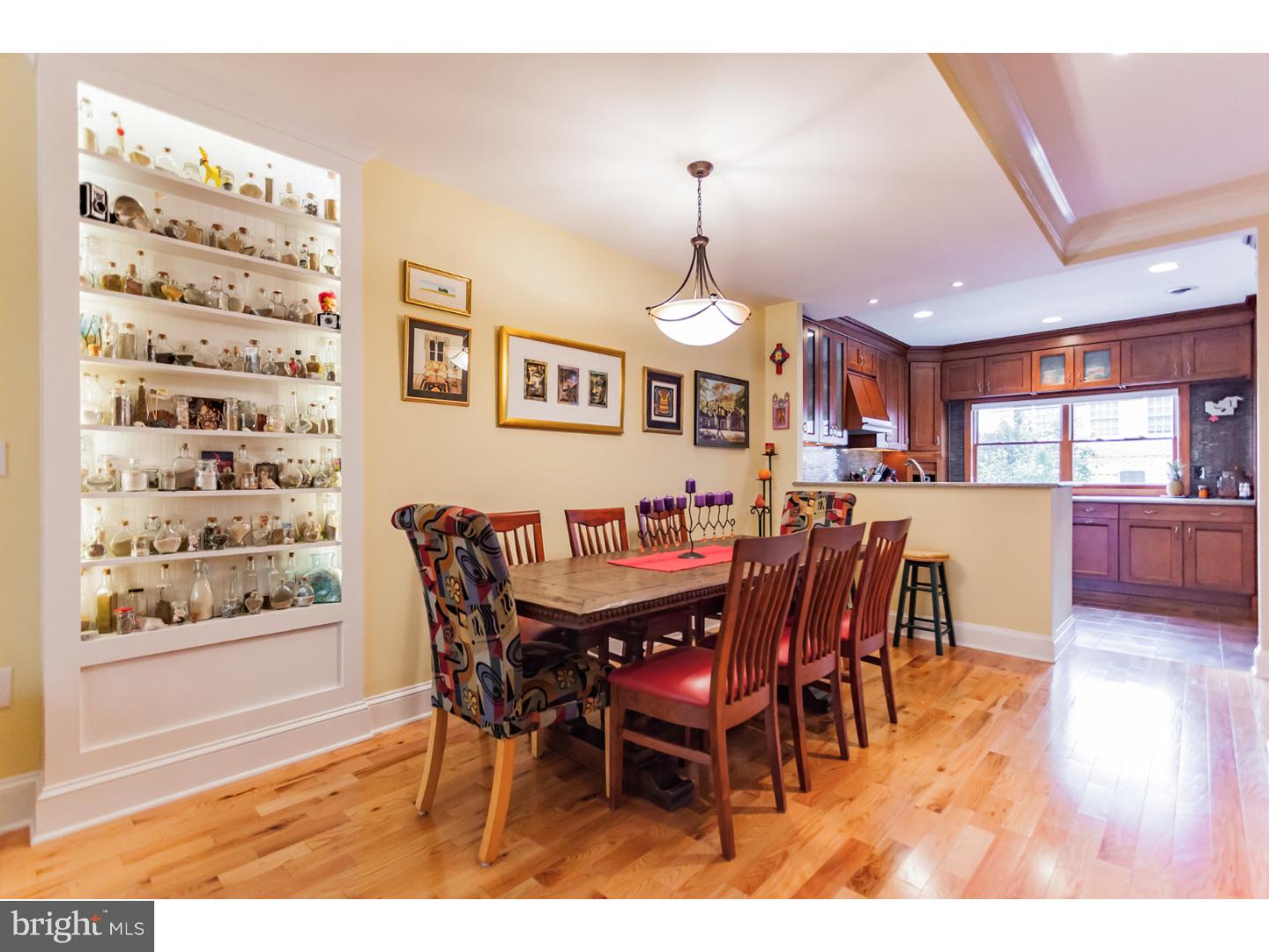 QUEEN VILLAGE - Residential