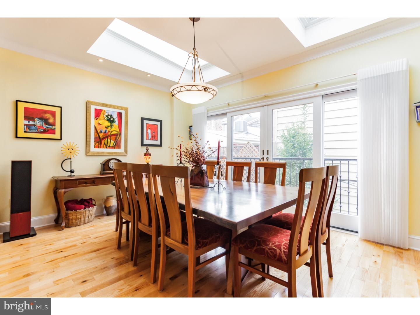 QUEEN VILLAGE - Residential