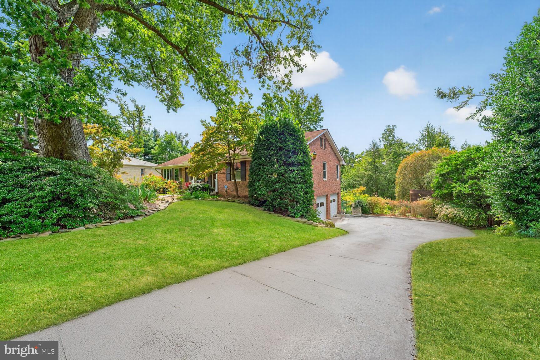 1305 GATEWOOD DRIVE