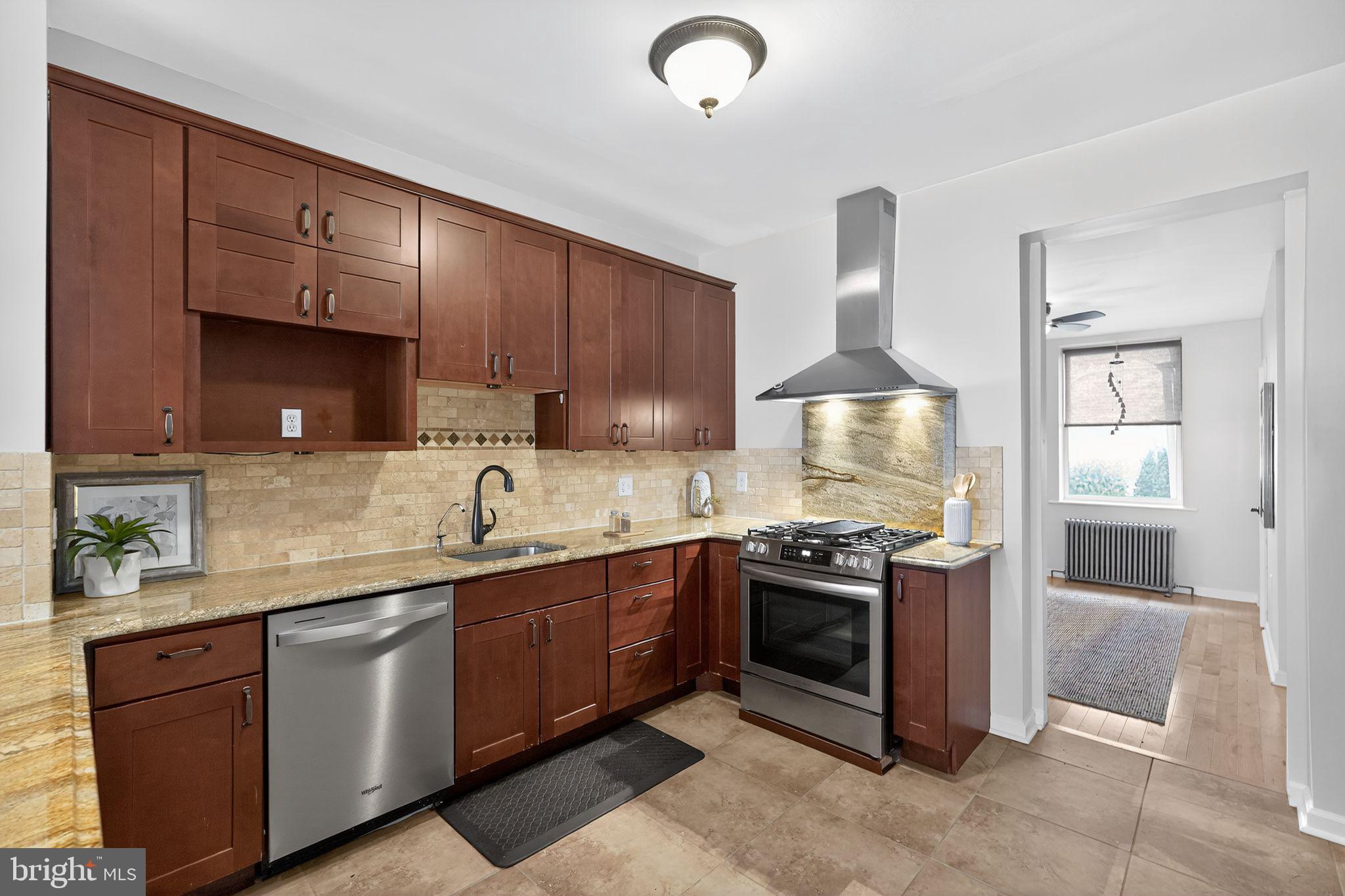 NORTHERN LIBERTIES - Commercial Sale