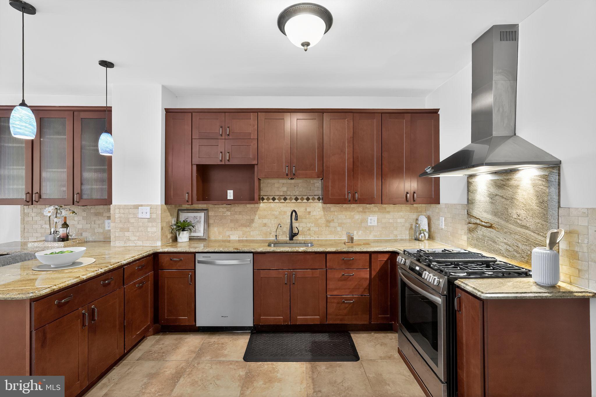 NORTHERN LIBERTIES - Commercial Sale