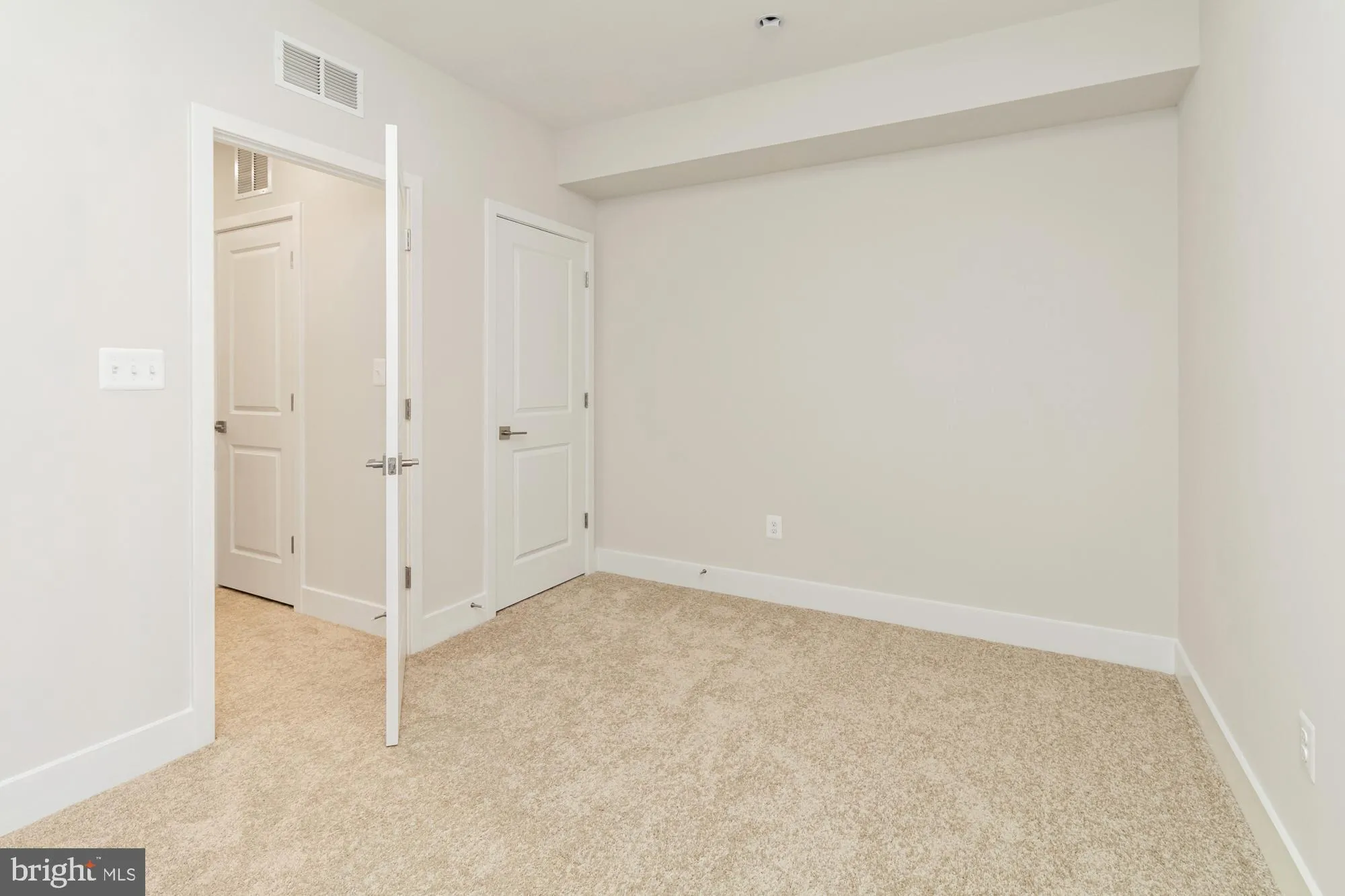 Ellicott City, Maryland 21043, United States, 5 Bedrooms Bedrooms, ,4 BathroomsBathrooms,Residential,Pending,43579