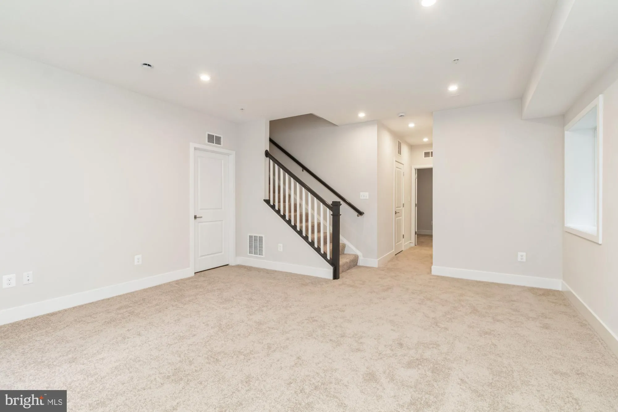 Ellicott City, Maryland 21043, United States, 5 Bedrooms Bedrooms, ,4 BathroomsBathrooms,Residential,Pending,43579