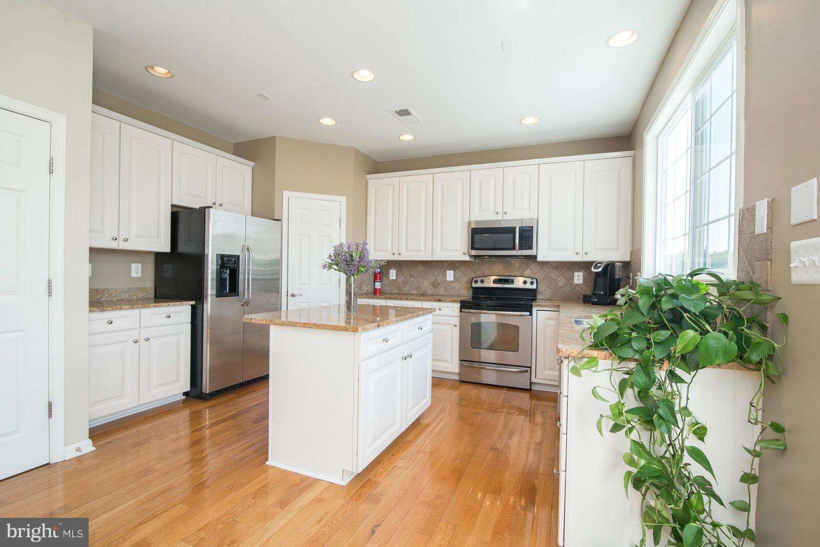 DEMORY FARM - Residential