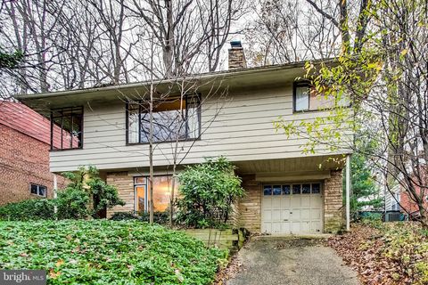 Photo of 10414 DRUMM AVE, KENSINGTON, MD 20895 (MLS # MDMC2075364)