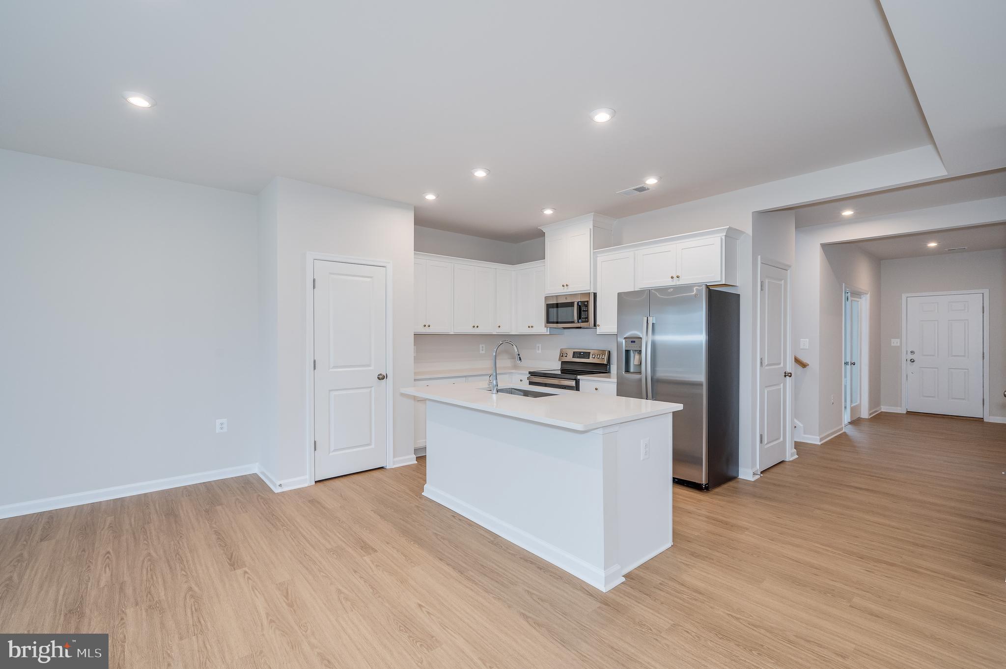 PRESIDENTS POINTE - Residential Lease