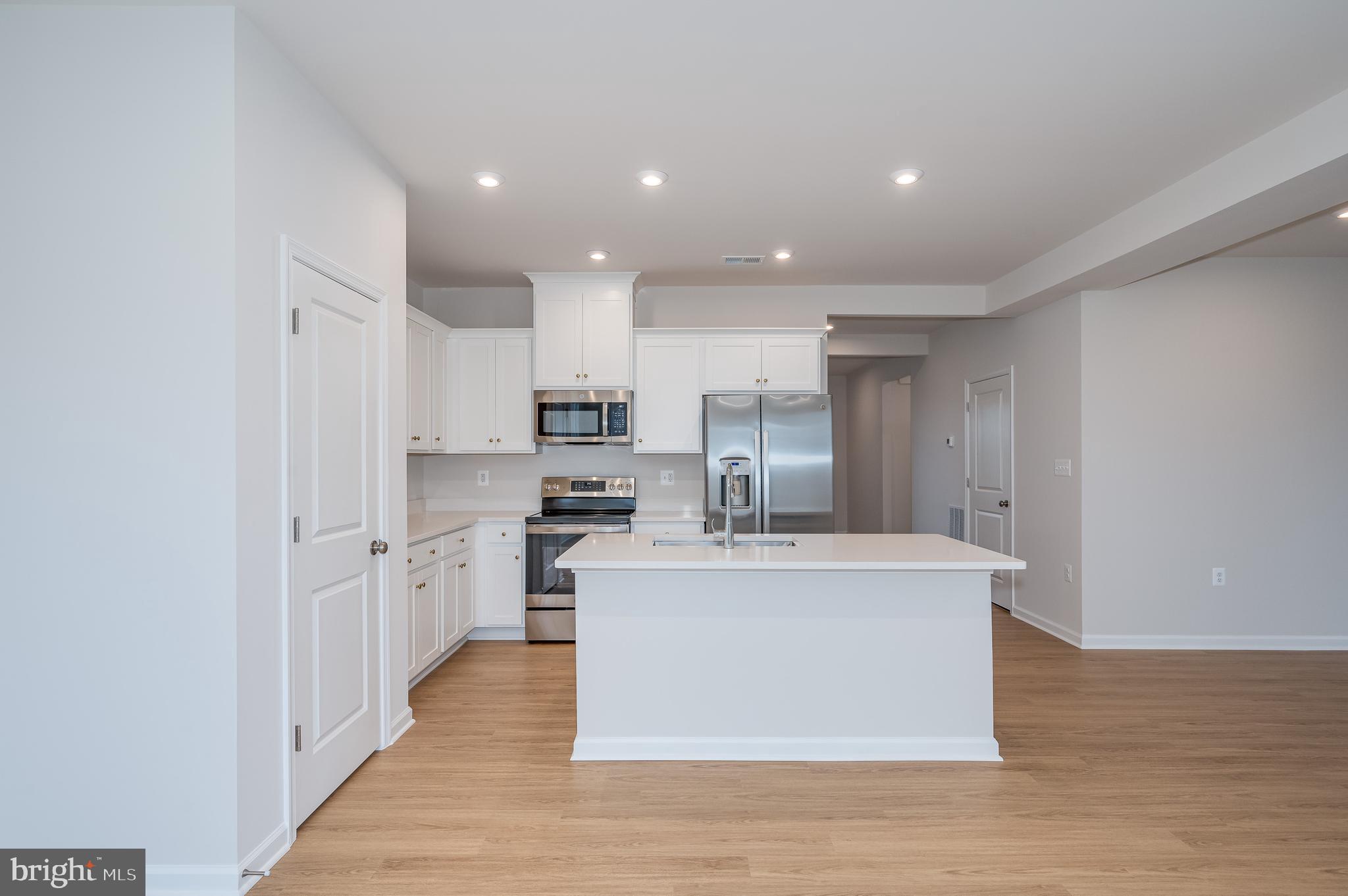 PRESIDENTS POINTE - Residential Lease