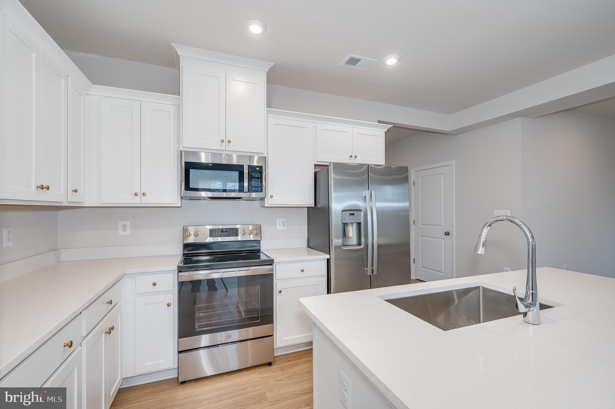 PRESIDENTS POINTE - Residential Lease