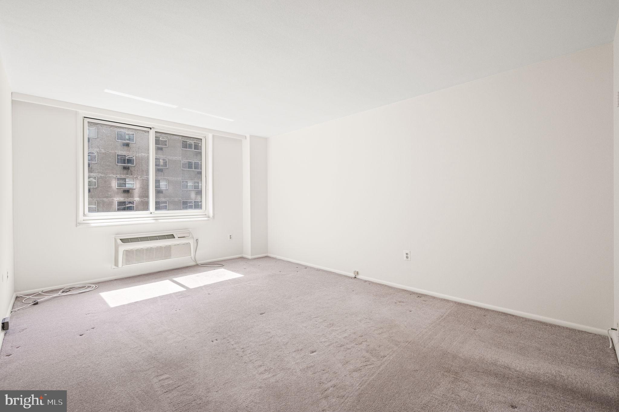 LOGAN SQUARE - Residential