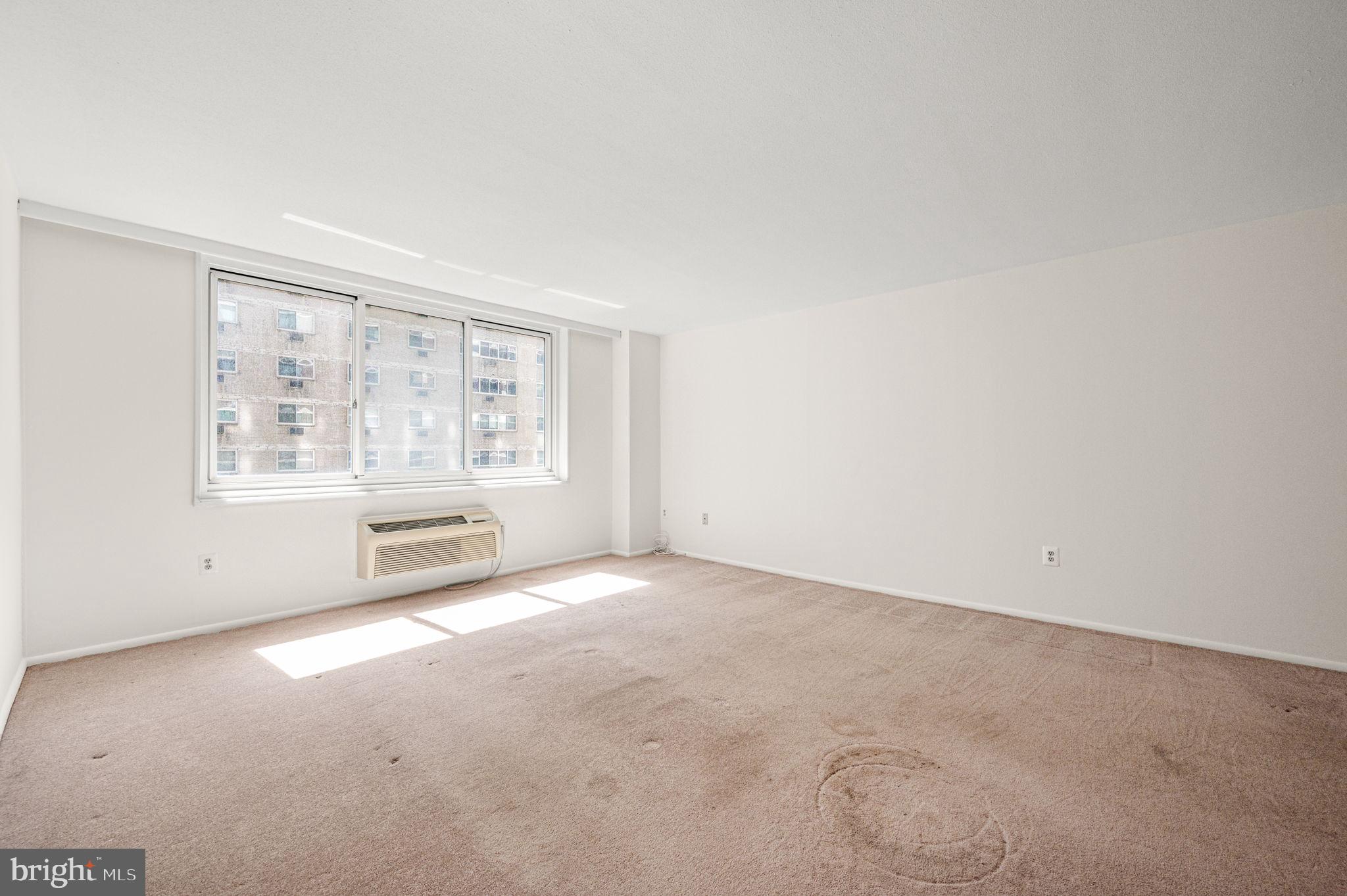 LOGAN SQUARE - Residential