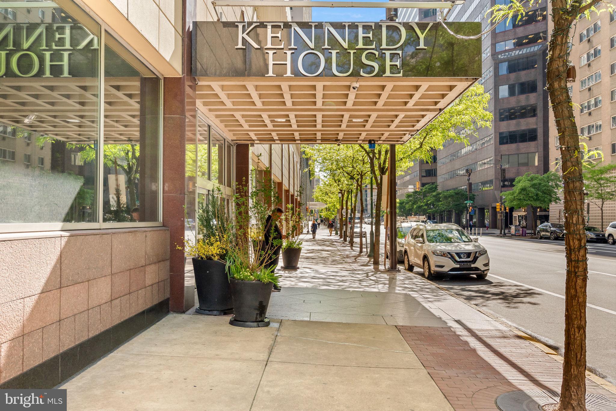LOGAN SQUARE - Residential