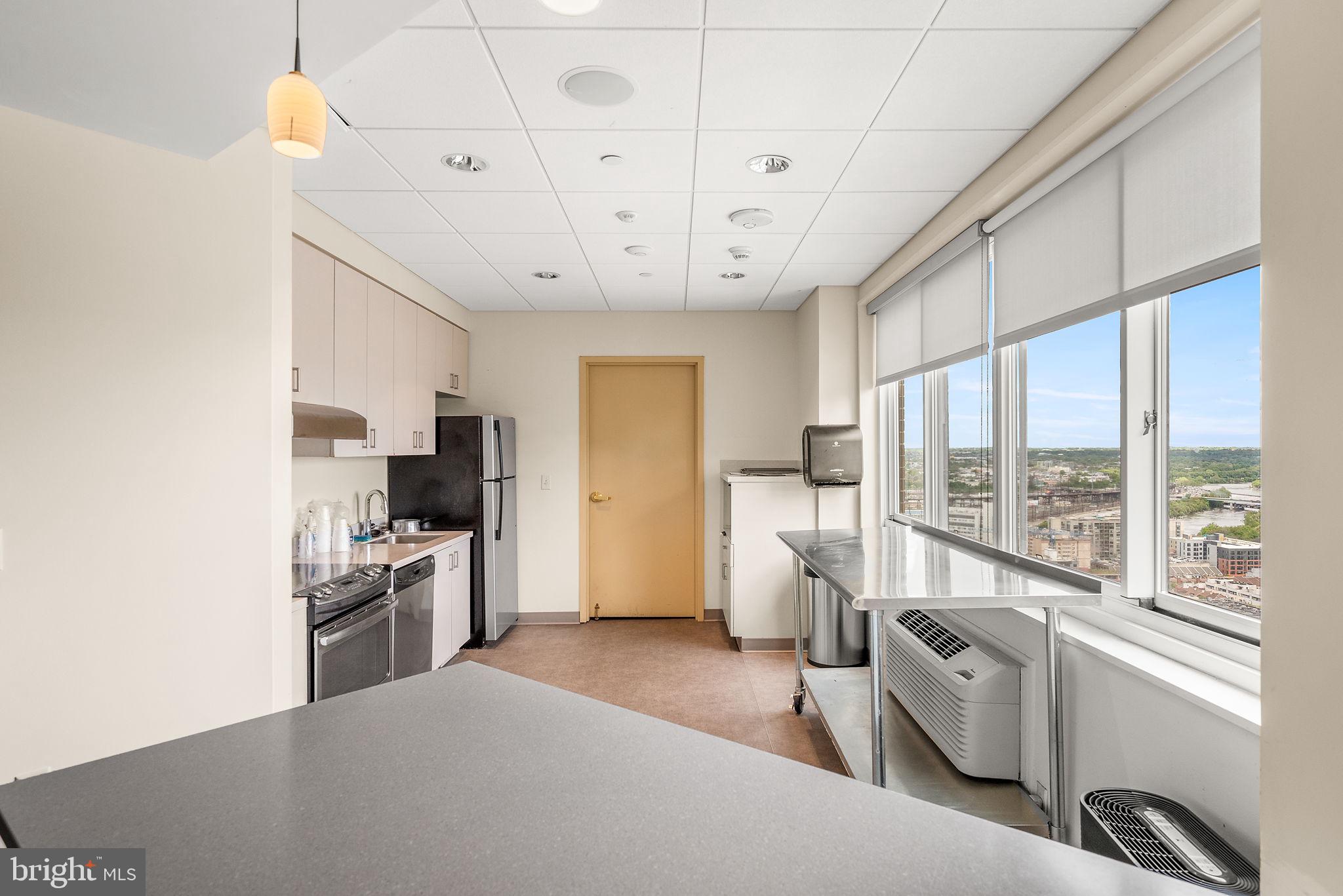 LOGAN SQUARE - Residential