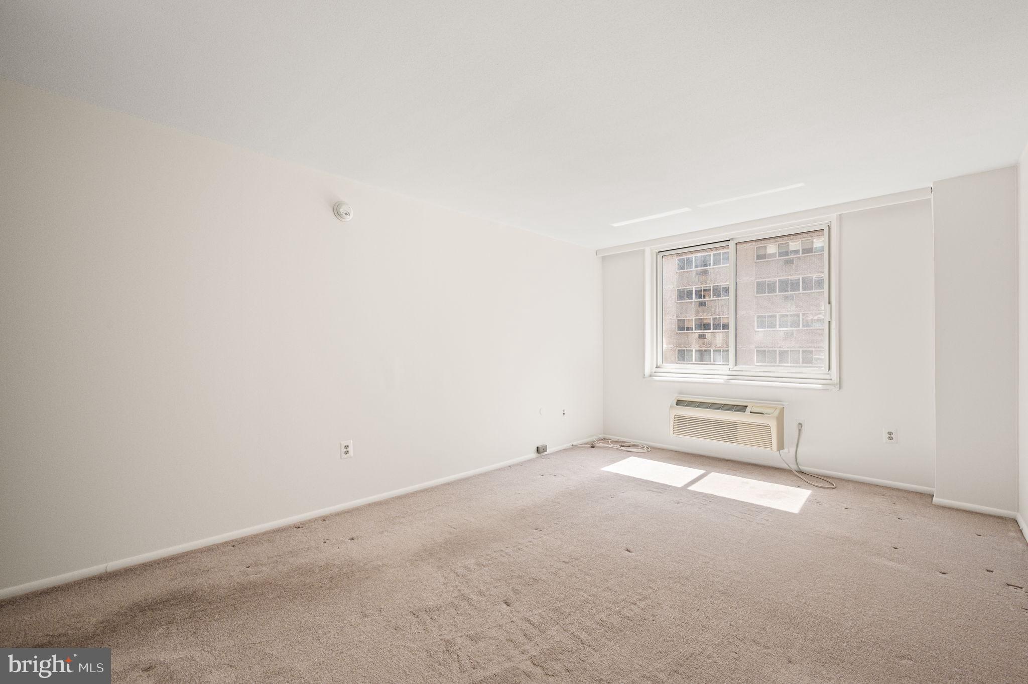 LOGAN SQUARE - Residential