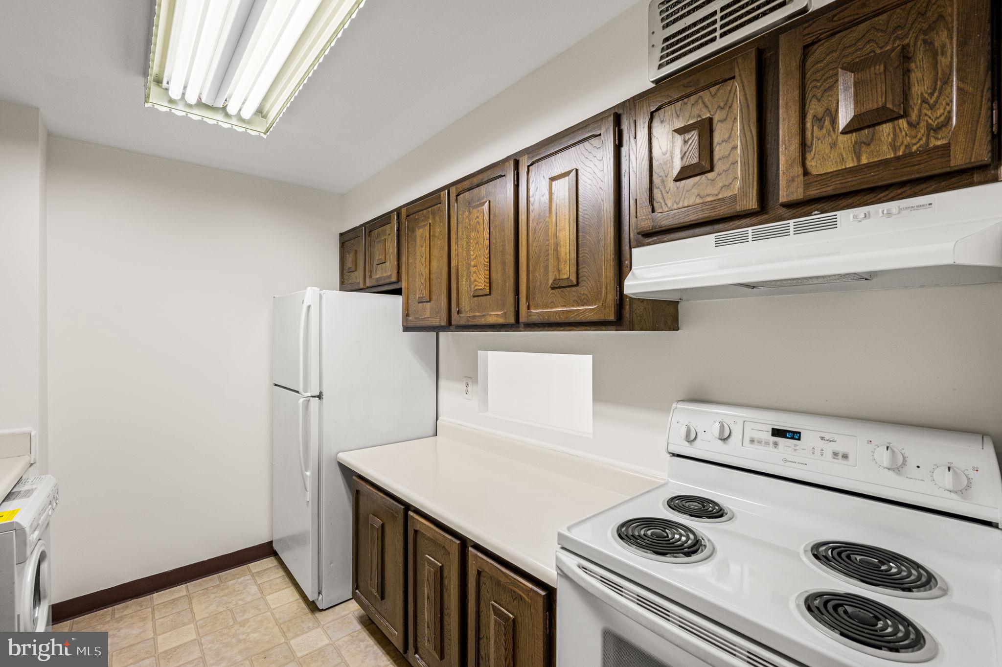 LOGAN SQUARE - Residential