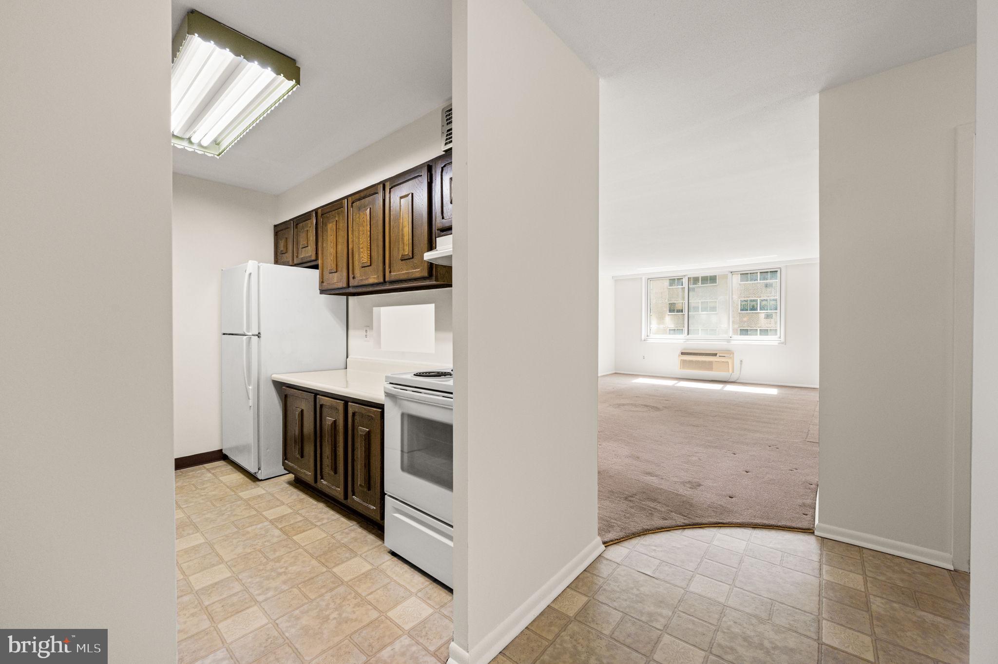 LOGAN SQUARE - Residential