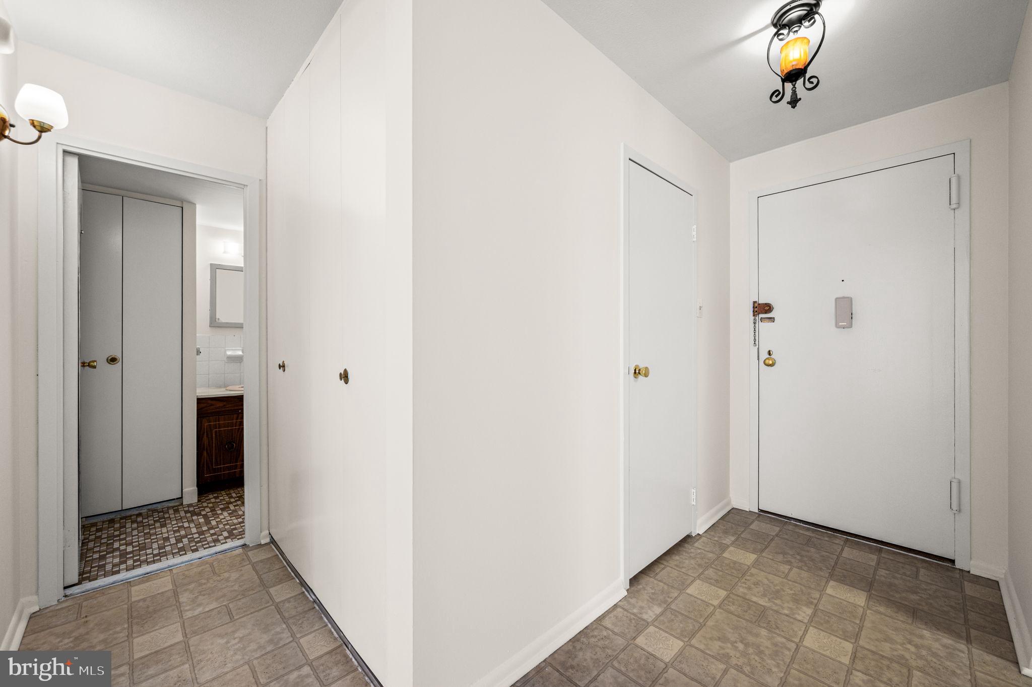 LOGAN SQUARE - Residential