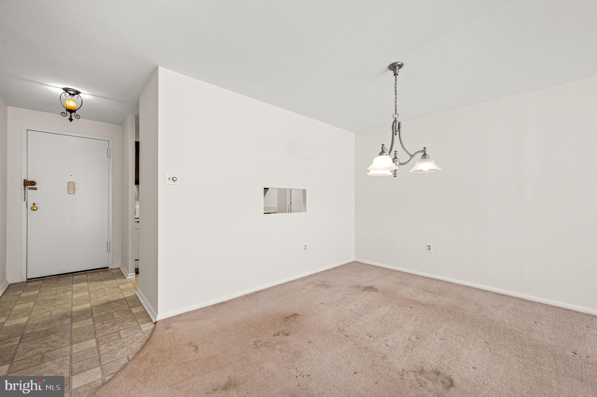 LOGAN SQUARE - Residential