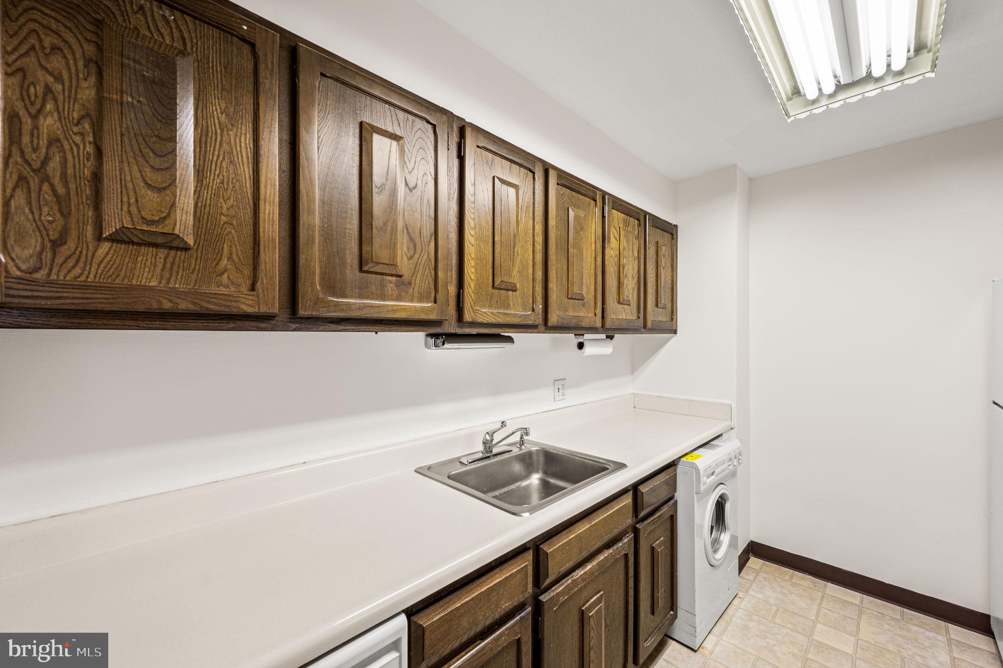 LOGAN SQUARE - Residential