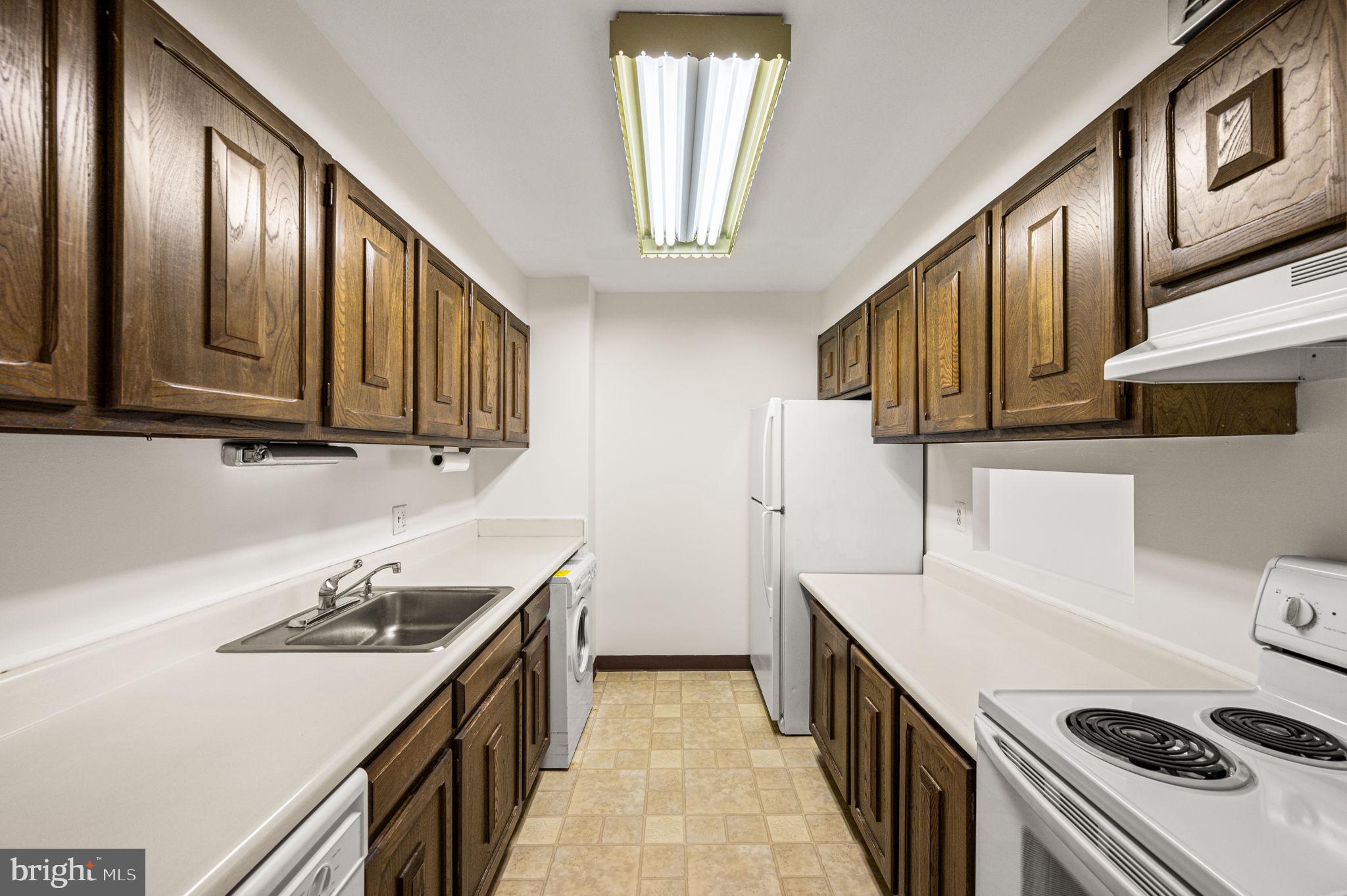 LOGAN SQUARE - Residential