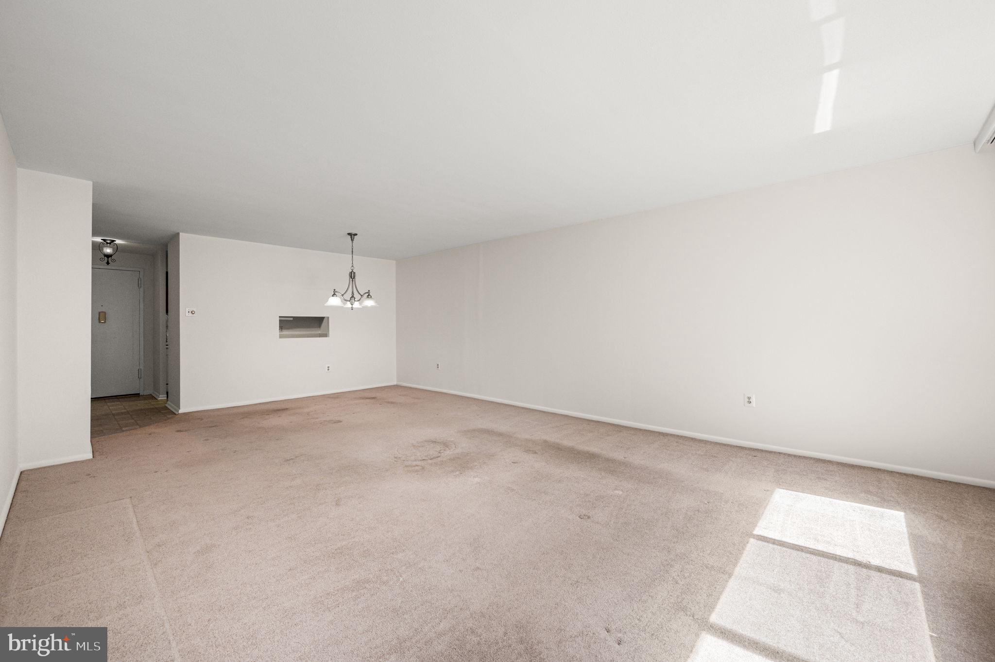 LOGAN SQUARE - Residential