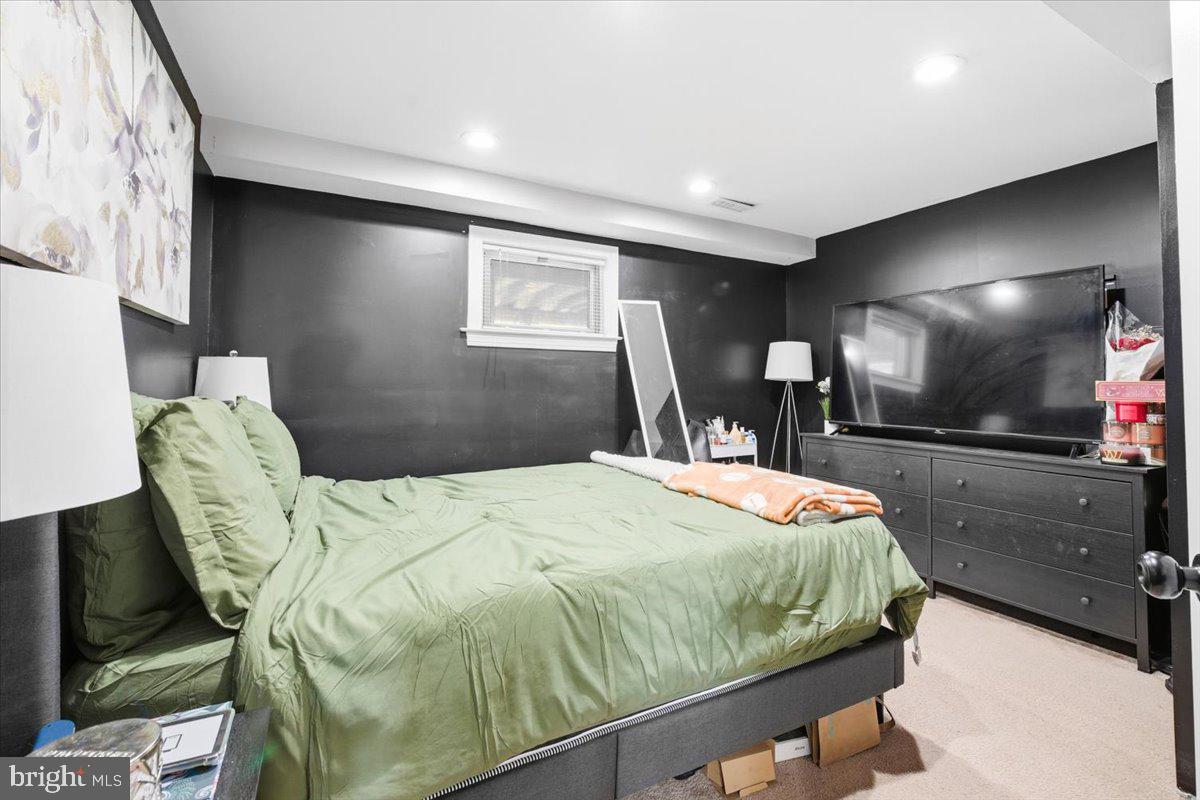 SANDY SPRING - Residential Lease