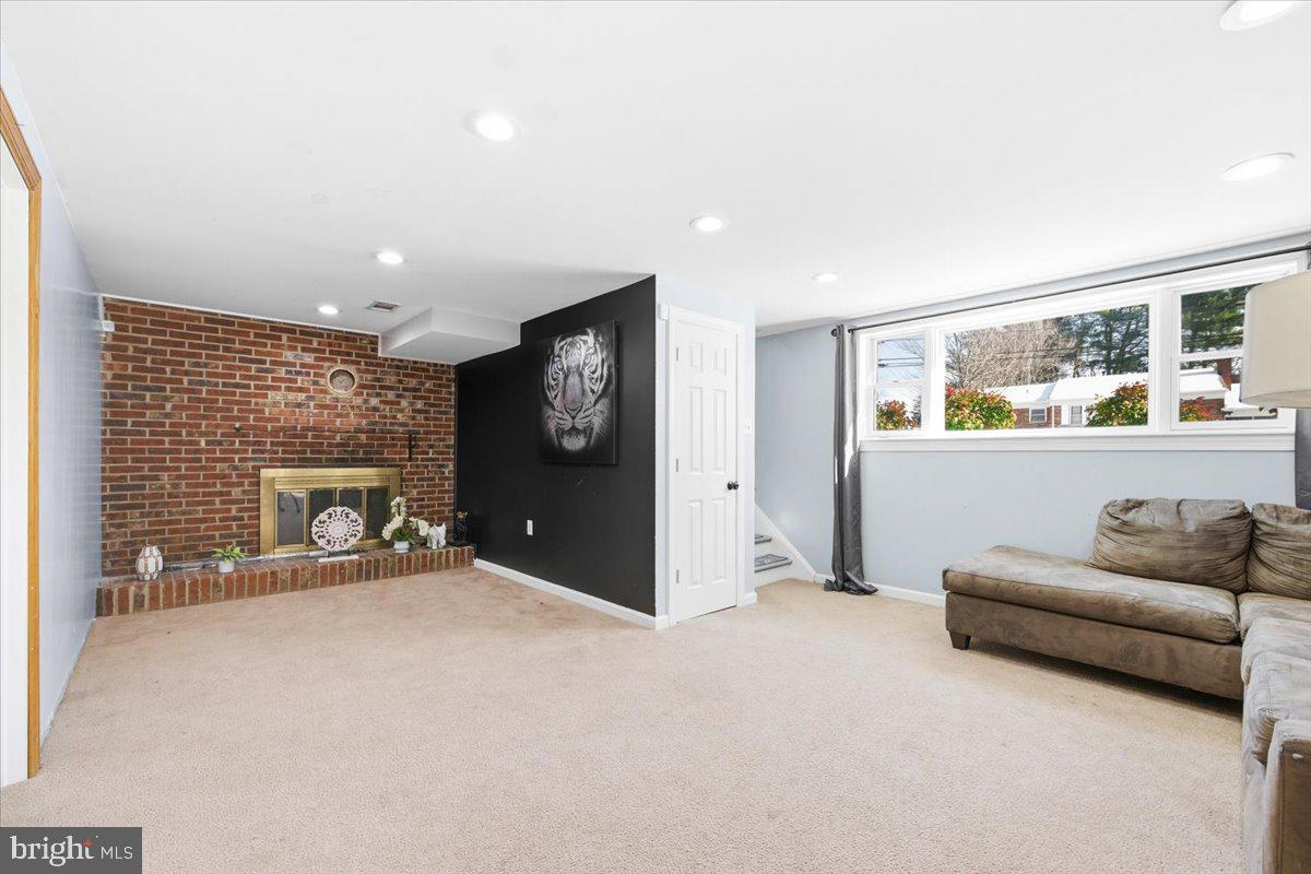 SANDY SPRING - Residential Lease