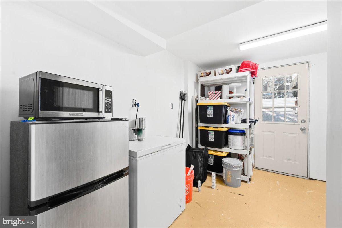 SANDY SPRING - Residential Lease