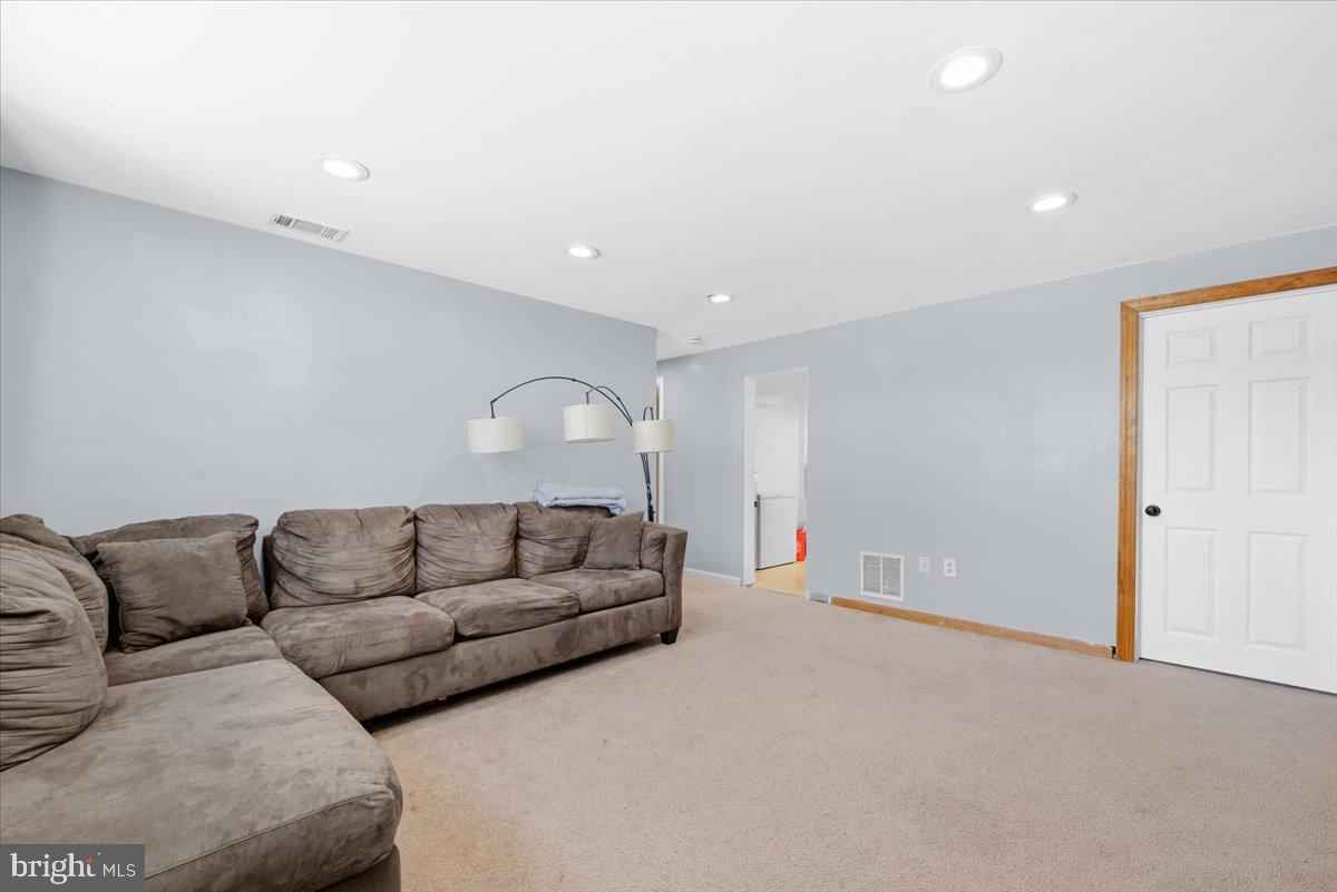 SANDY SPRING - Residential Lease