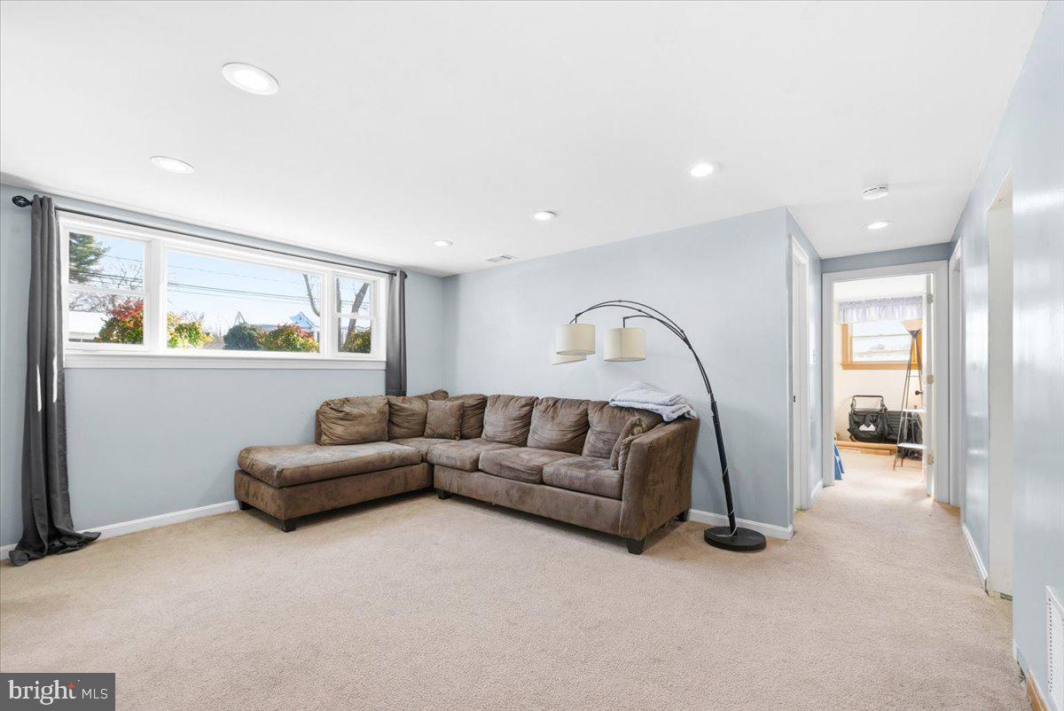 SANDY SPRING - Residential Lease