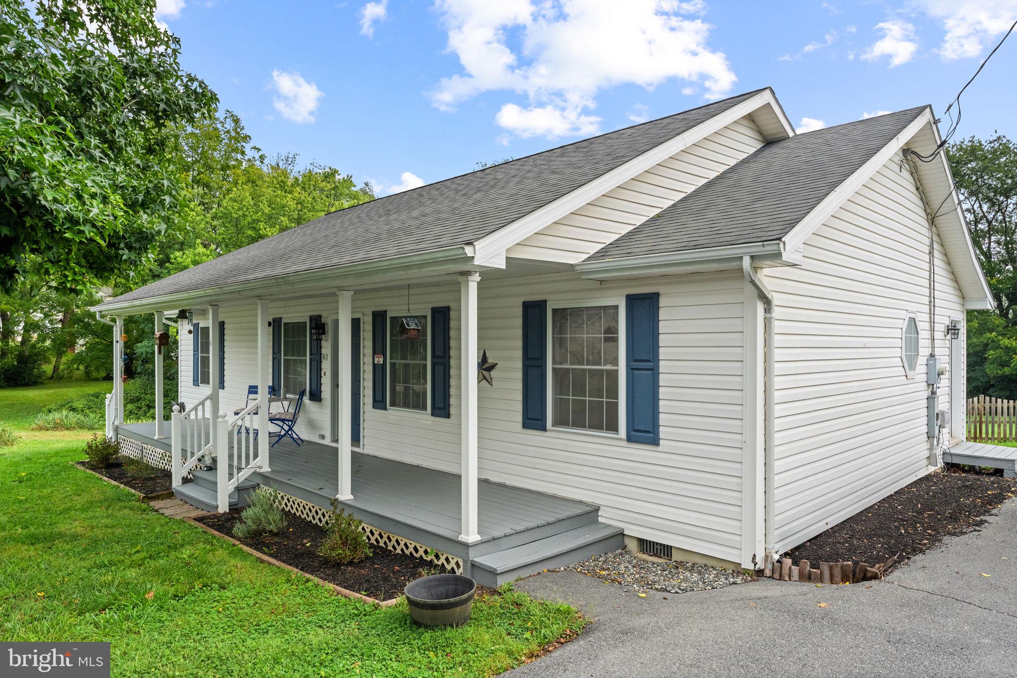 4 HUNTINGDON LANE