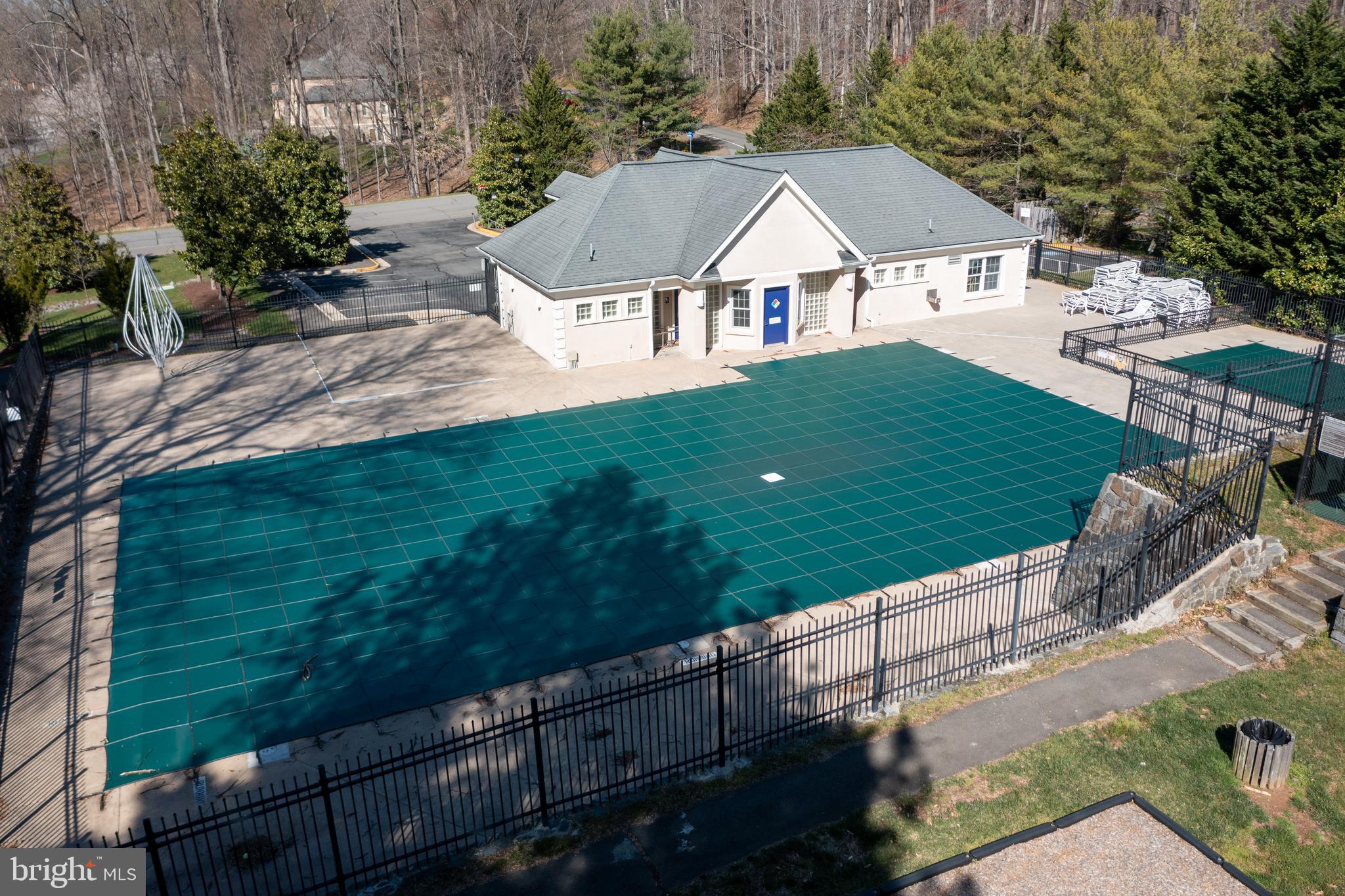 LOWES ISLAND/CASCADES - Residential