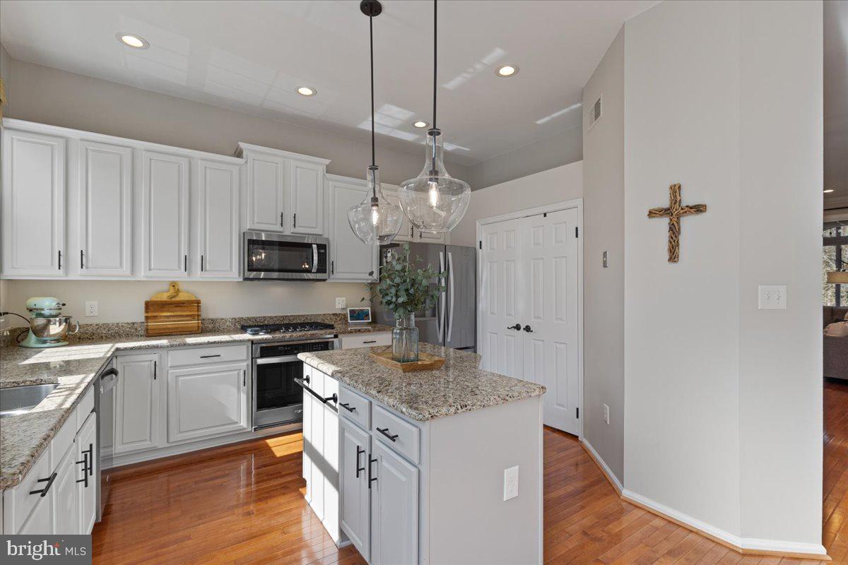 LOWES ISLAND/CASCADES - Residential