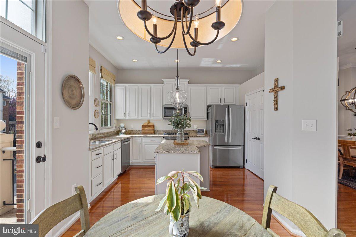 LOWES ISLAND/CASCADES - Residential