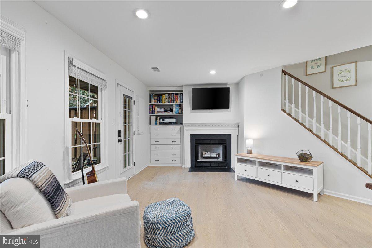 LOWES ISLAND/CASCADES - Residential