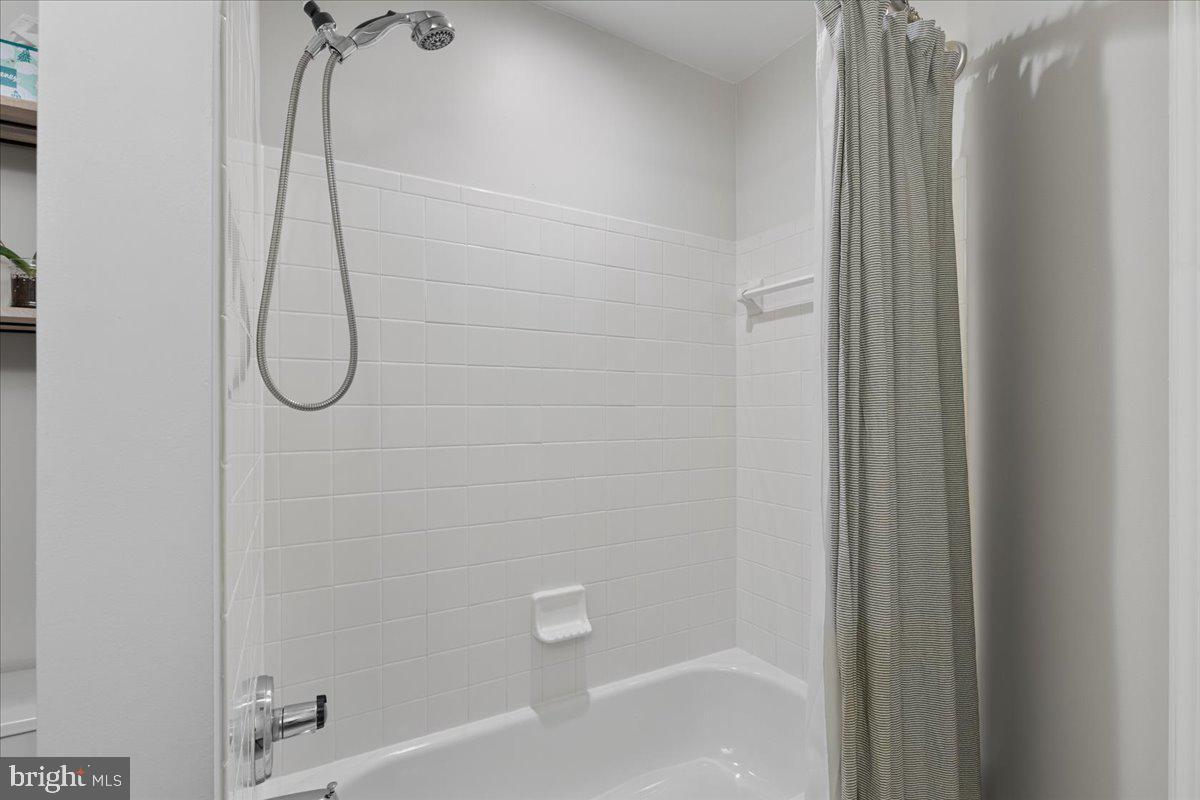 LOWES ISLAND/CASCADES - Residential