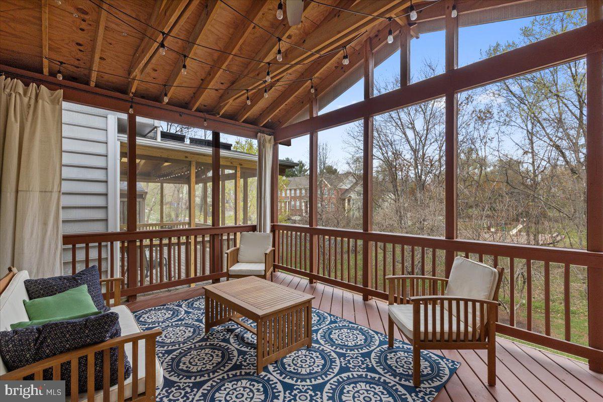 LOWES ISLAND/CASCADES - Residential