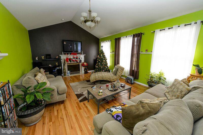 STAFFORD LAKES VILLAGE - Residential Lease