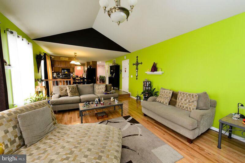 STAFFORD LAKES VILLAGE - Residential Lease