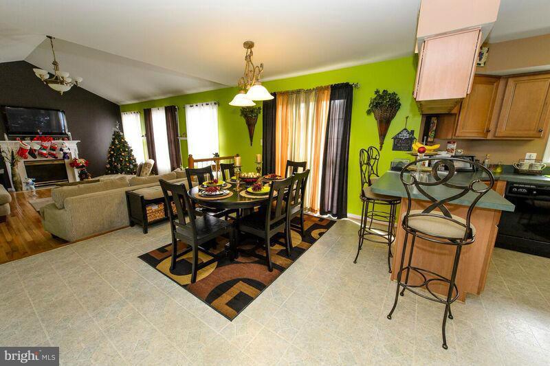 STAFFORD LAKES VILLAGE - Residential Lease