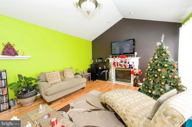 STAFFORD LAKES VILLAGE - Residential Lease