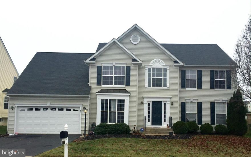 MOVE IN PROMO- Sign lease by 4/15 and April rent is WAIVED!! Beautiful home in highly sought after Stafford Lakes! Features 4 bed, 2.5 bath, large eat-in kitchen. New hardwood flooring, custom paint, formal dining room, family room and main floor home office. Master bedroom w/ walk in closets, sep shower and soaking tub. Close to mall shopping, I95 N/S interstate, Less than 20mi from Quantico.