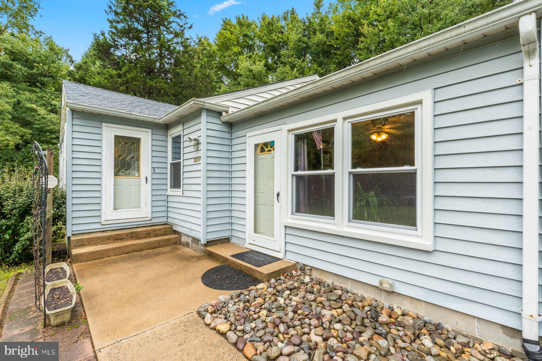 522 N PARADISE ROAD