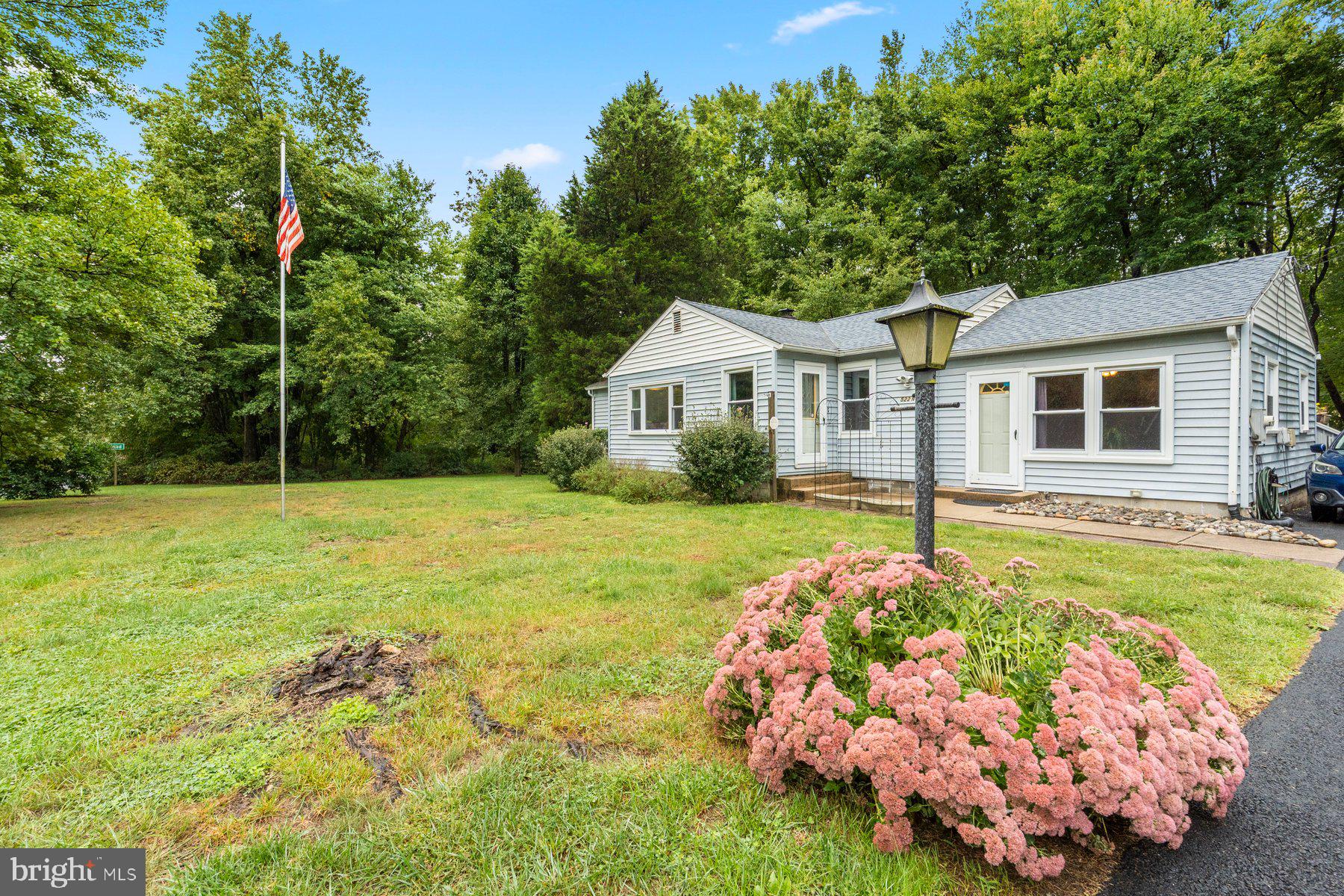 522 N PARADISE ROAD