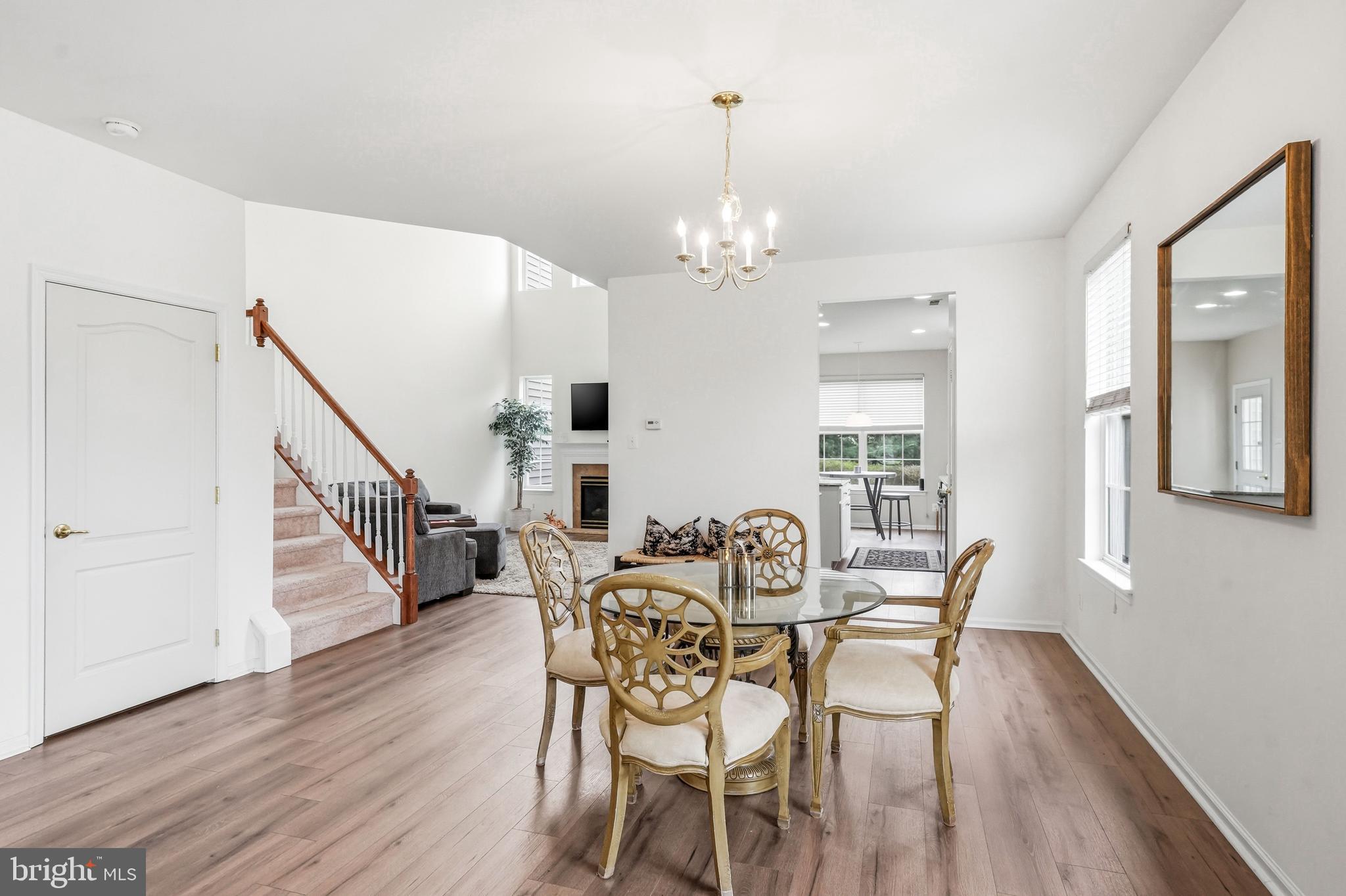 27 COMPASS CIRCLE