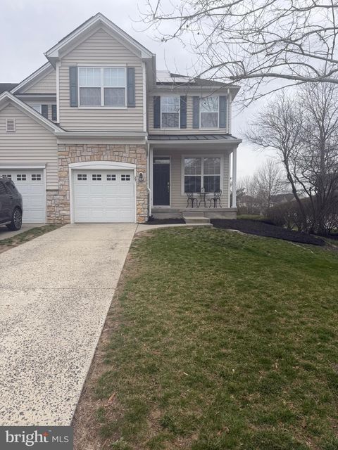 Townhouse For Sale - 27 Compass Circle<br/> MOUNT LAUREL, NJ 08054