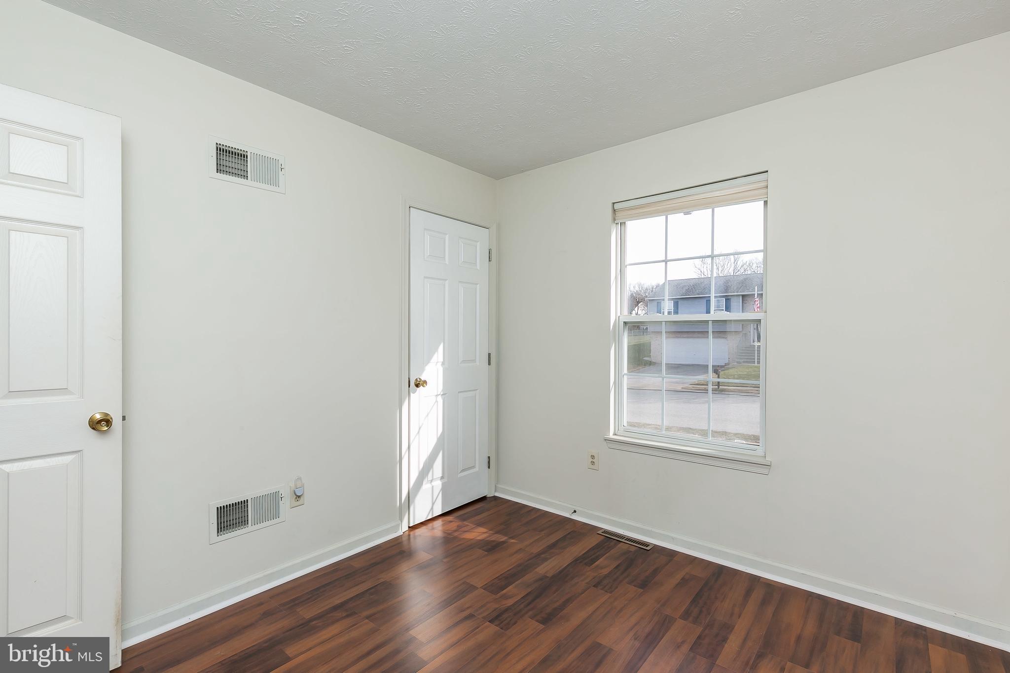 MANHAVEN MANOR - Residential