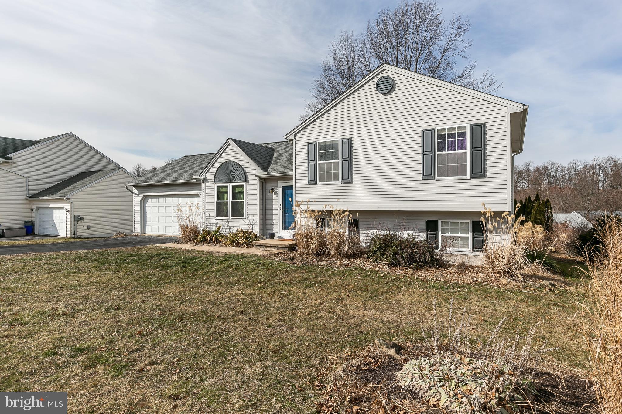 MANHAVEN MANOR - Residential