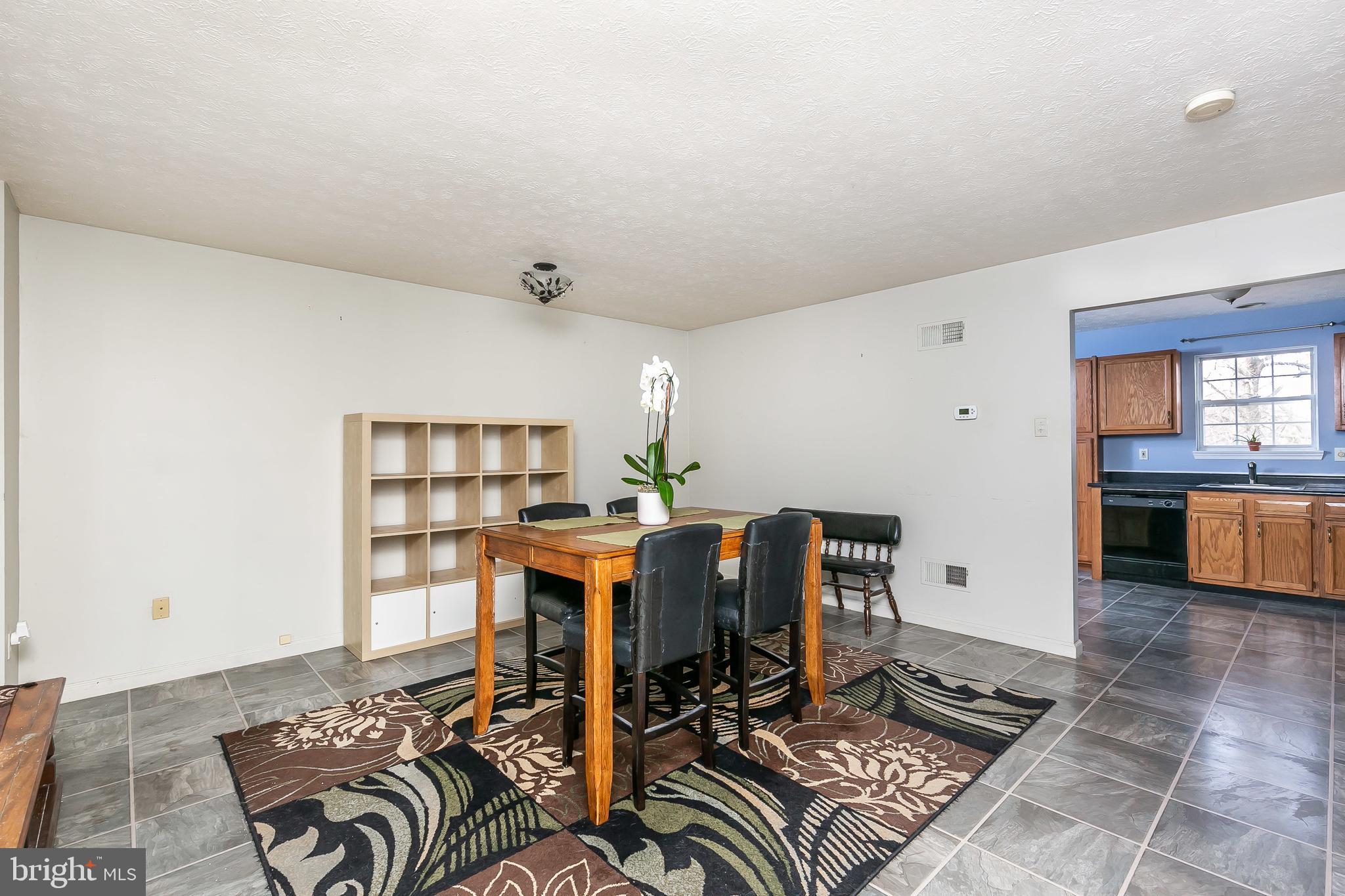 MANHAVEN MANOR - Residential